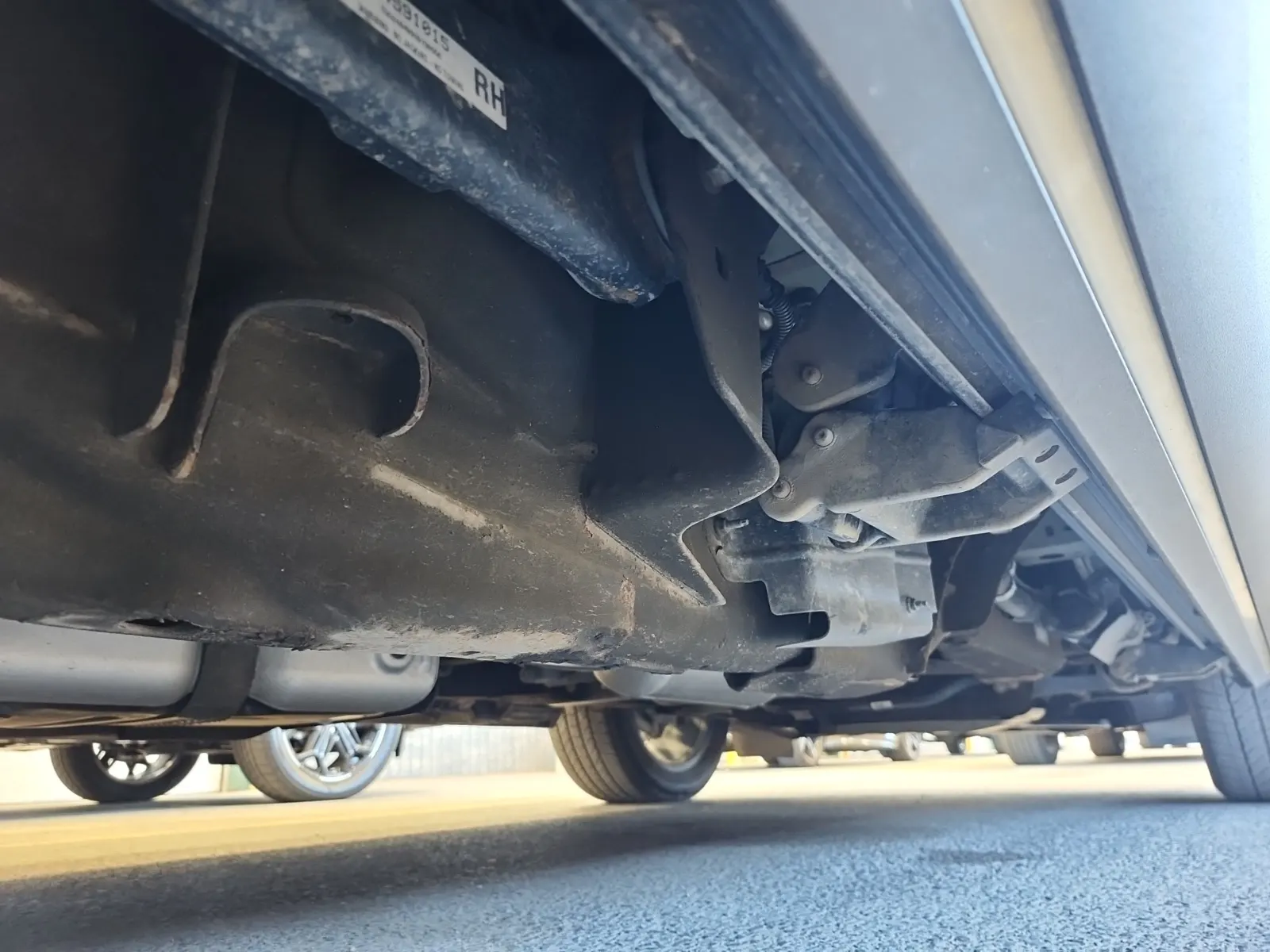 Undercarriage - Passenger Photo