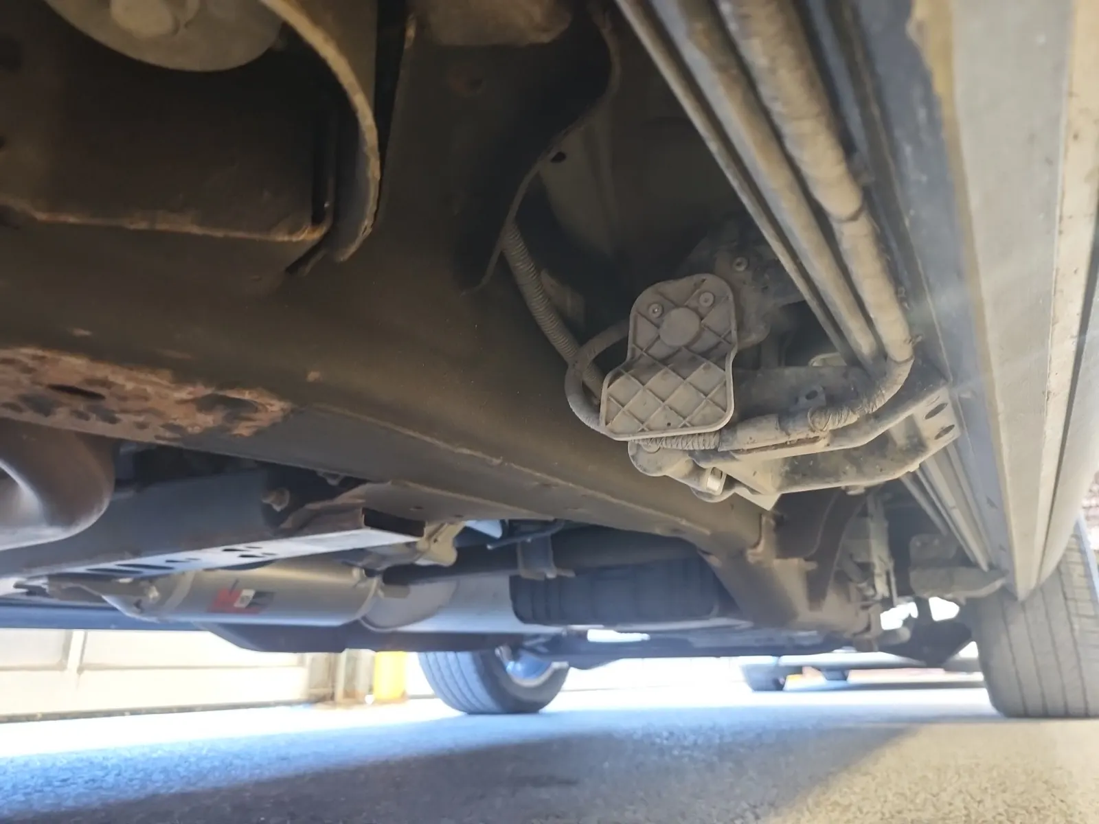 Undercarriage - Driver Photo