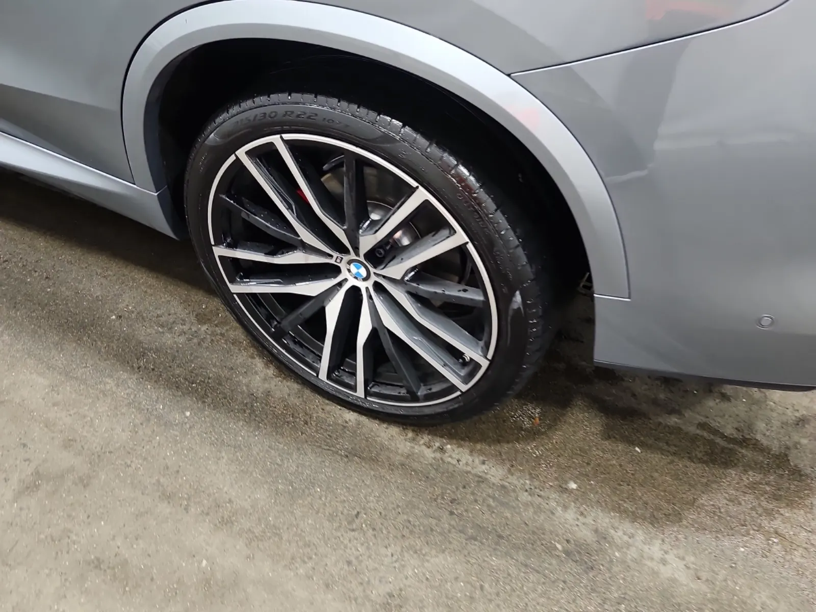 Left Rear Wheel/Tire Photo