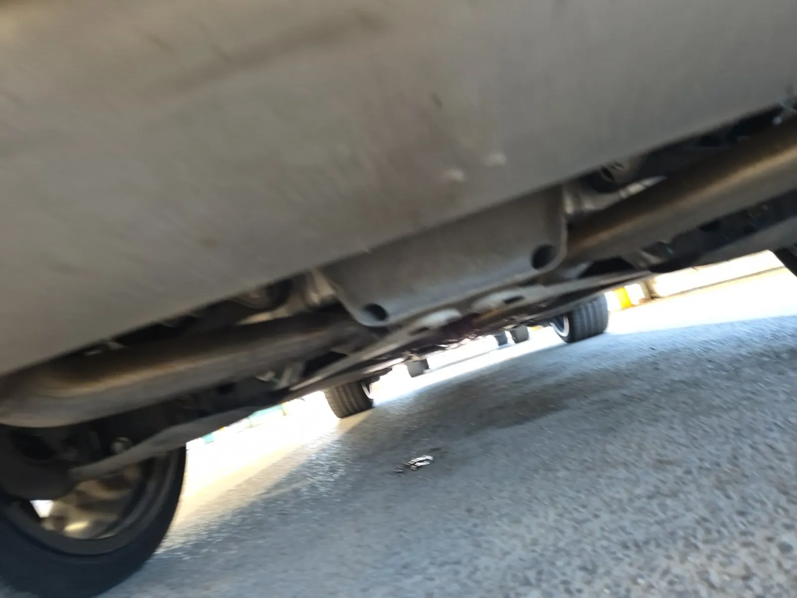 Undercarriage - Rear Photo