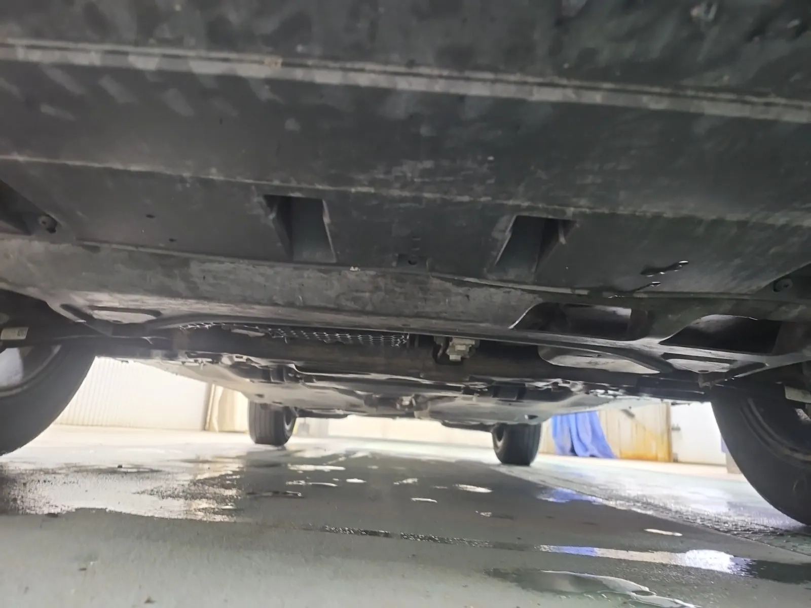 Undercarriage - Front Photo
