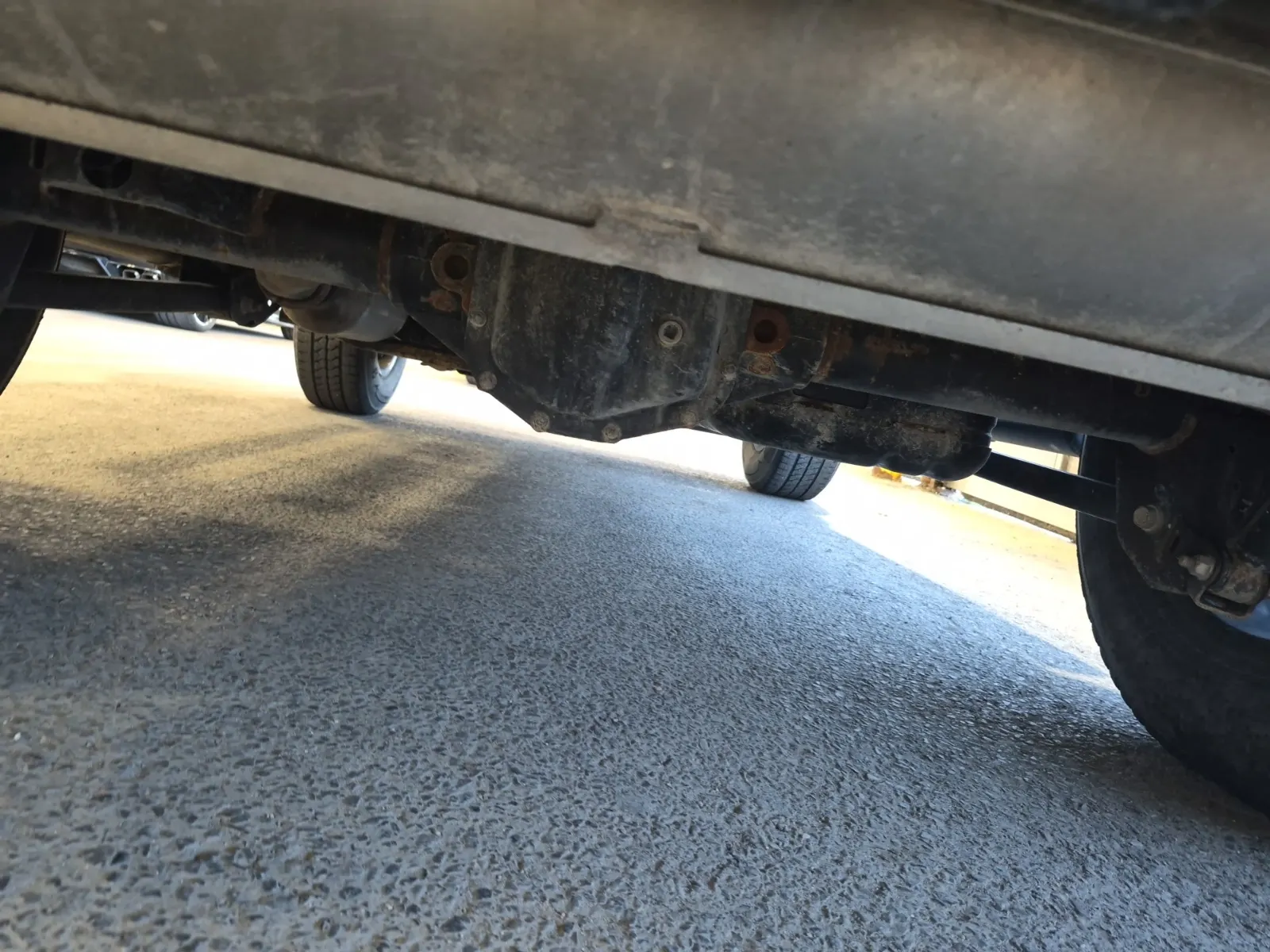 Undercarriage - Rear Photo