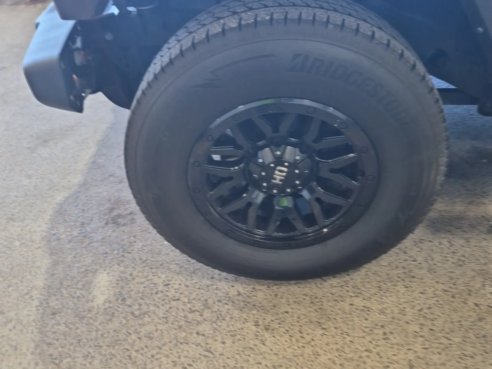 Front driver wheel/tire photo
