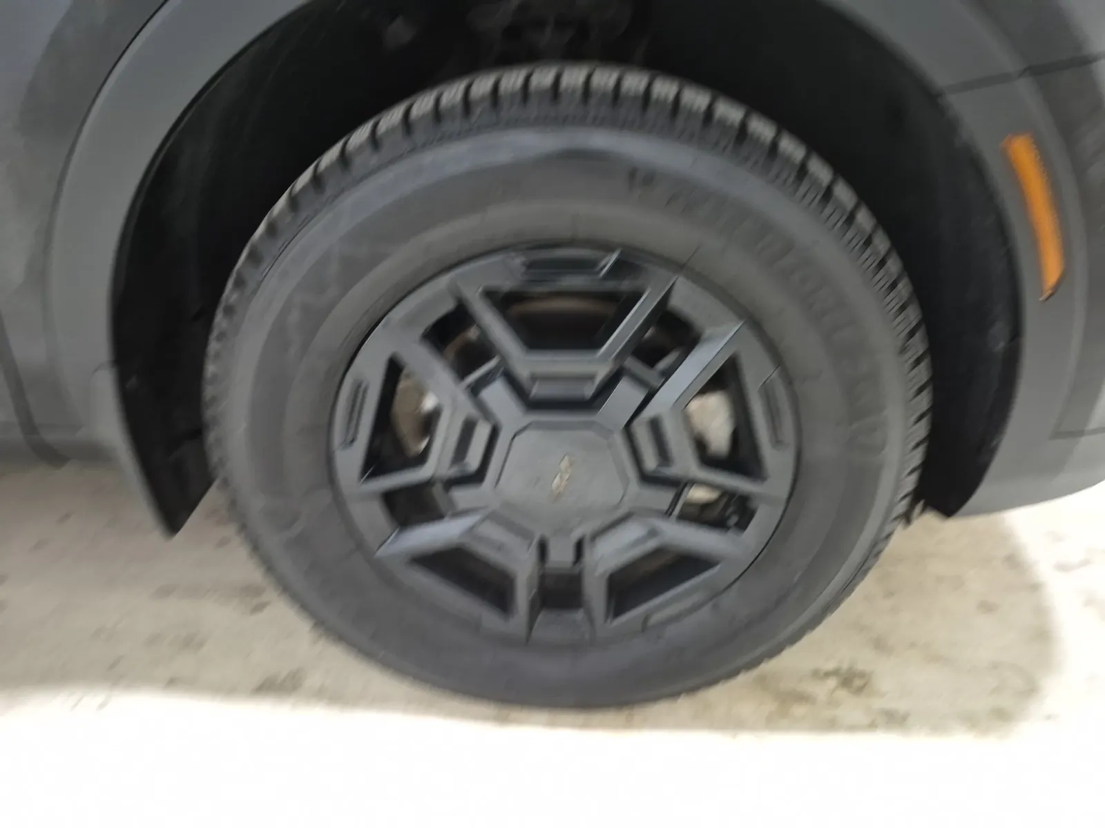 Right Front Wheel/Tire Photo