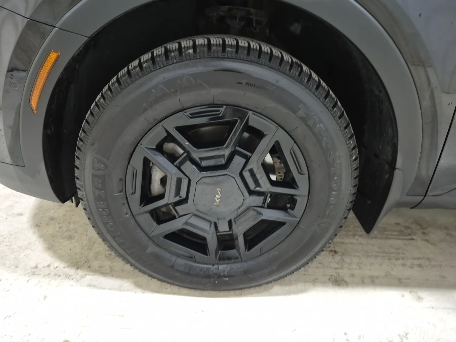 Front driver wheel/tire photo