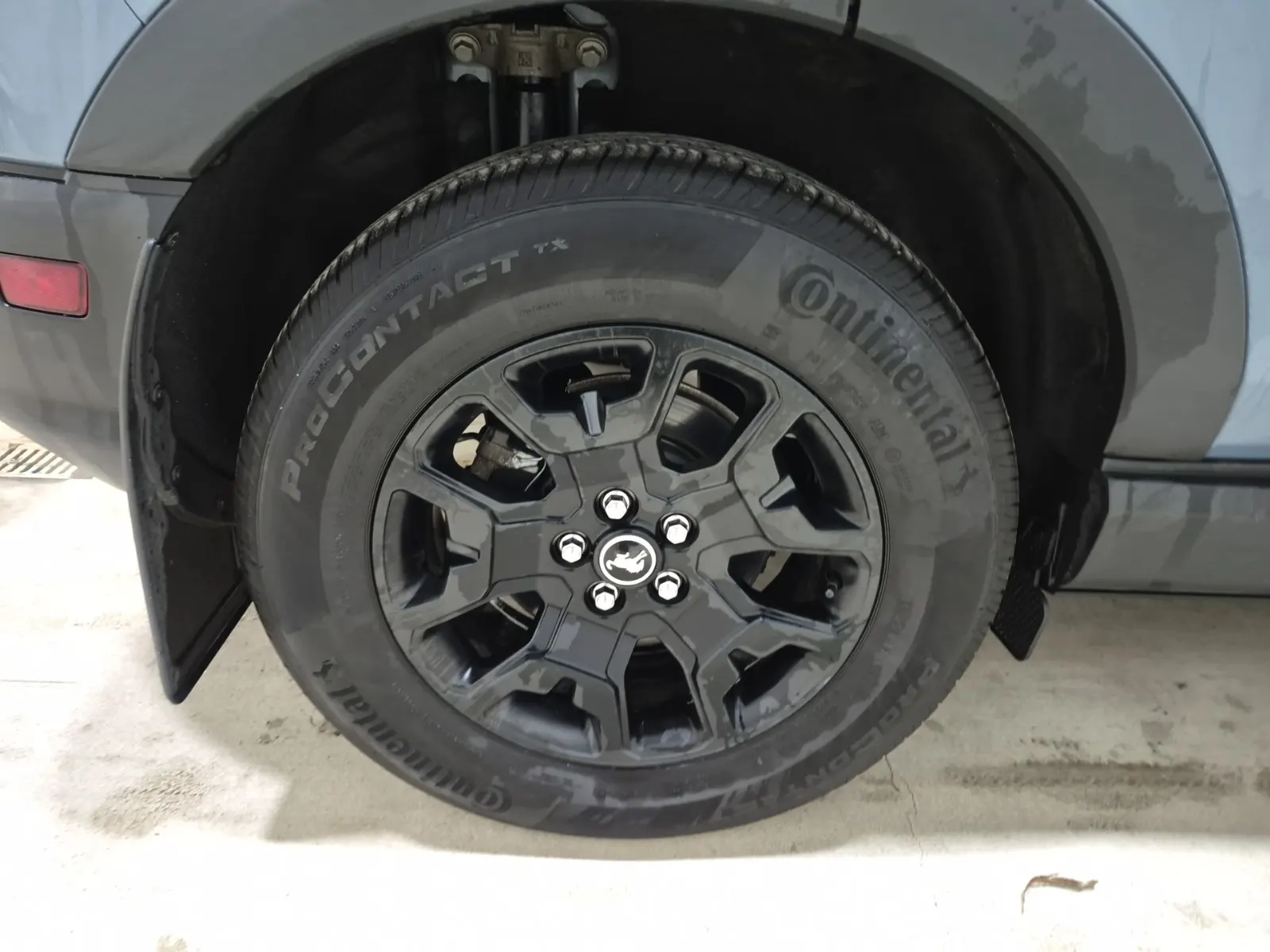 Right Rear Wheel/Tire Photo
