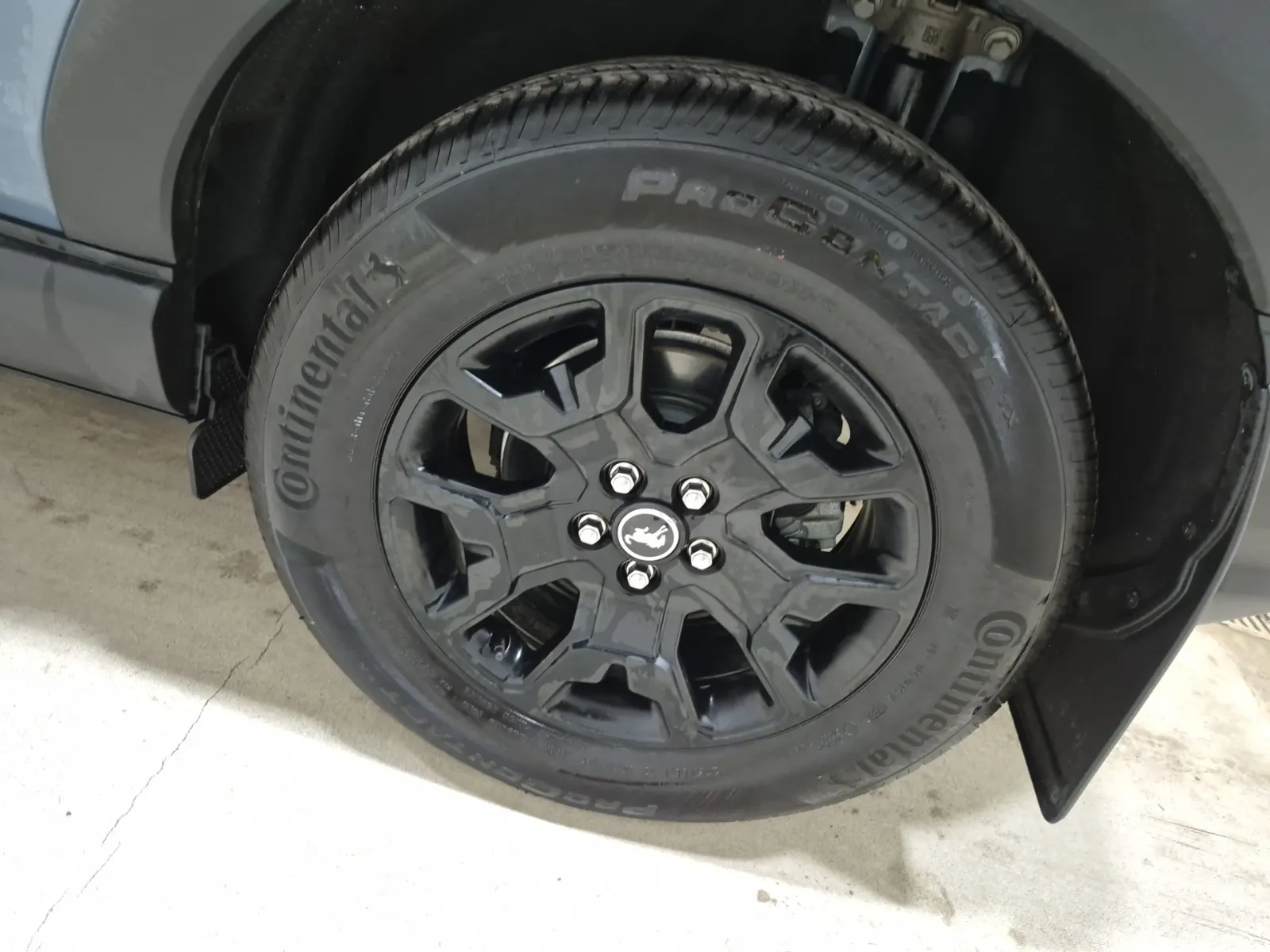 Left Rear Wheel/Tire Photo