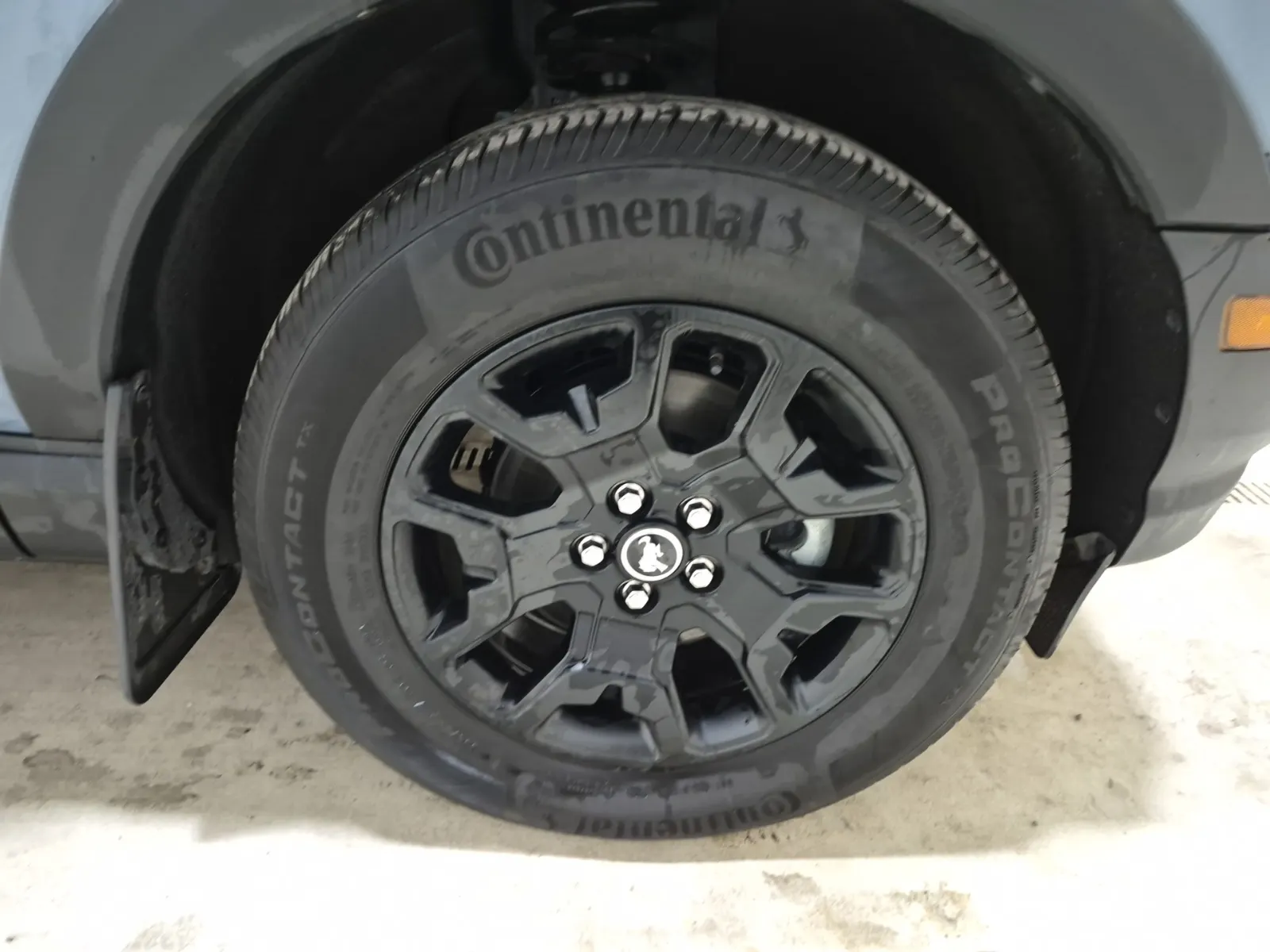 Right Front Wheel/Tire Photo