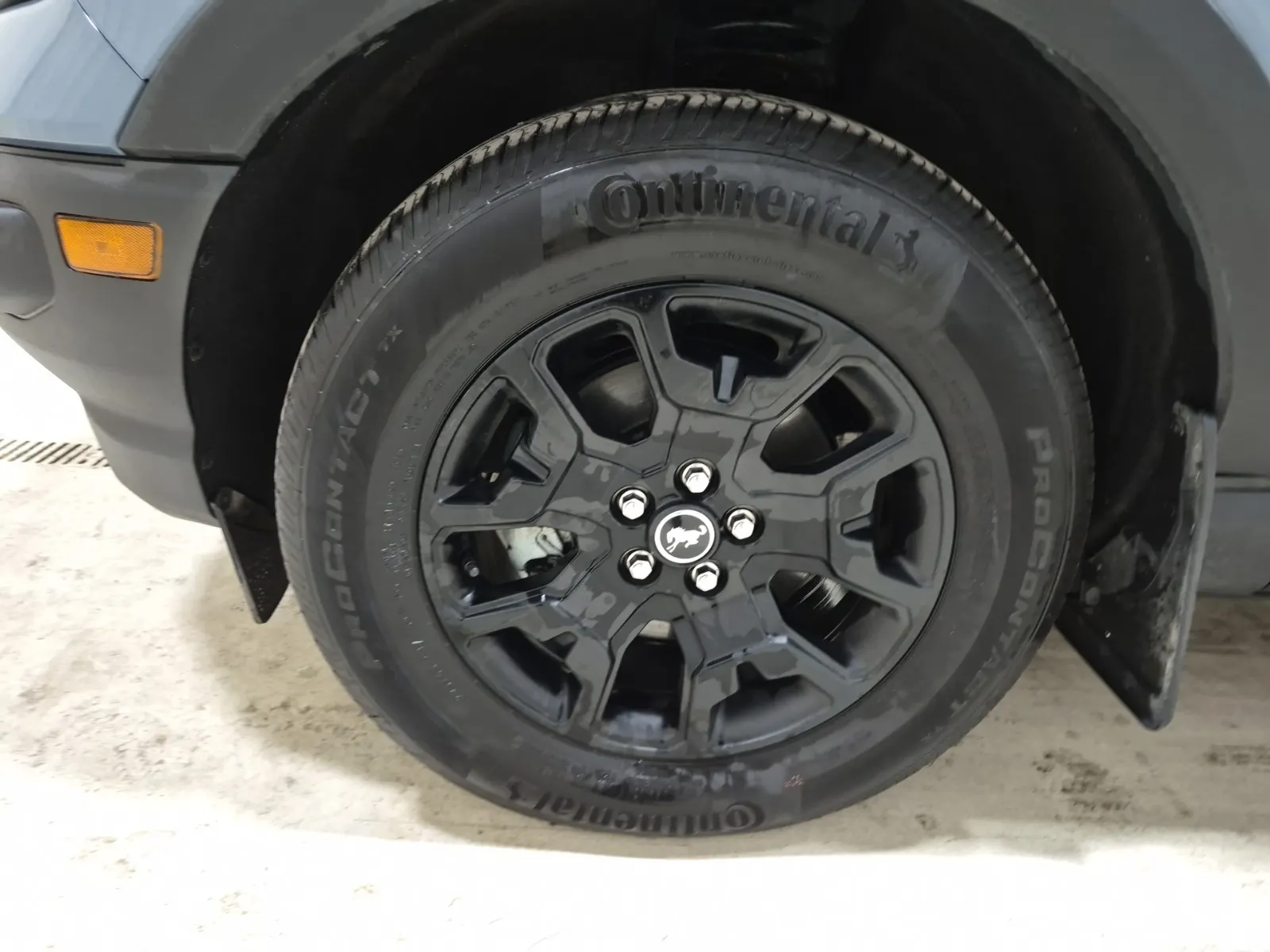 Front driver wheel/tire photo