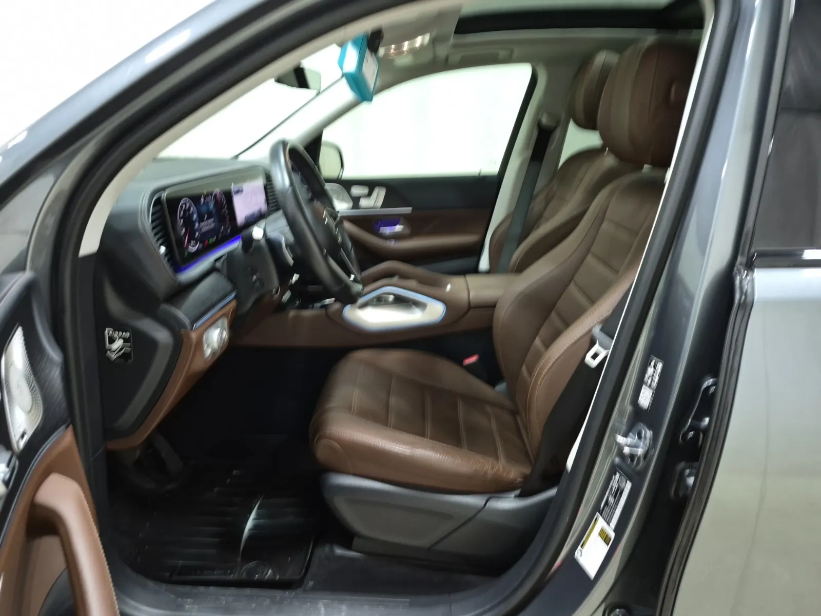 Front Interior Photo