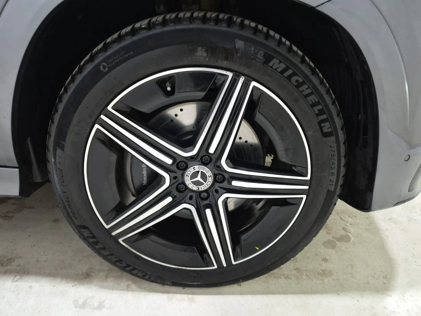 Right Front Wheel/Tire Photo