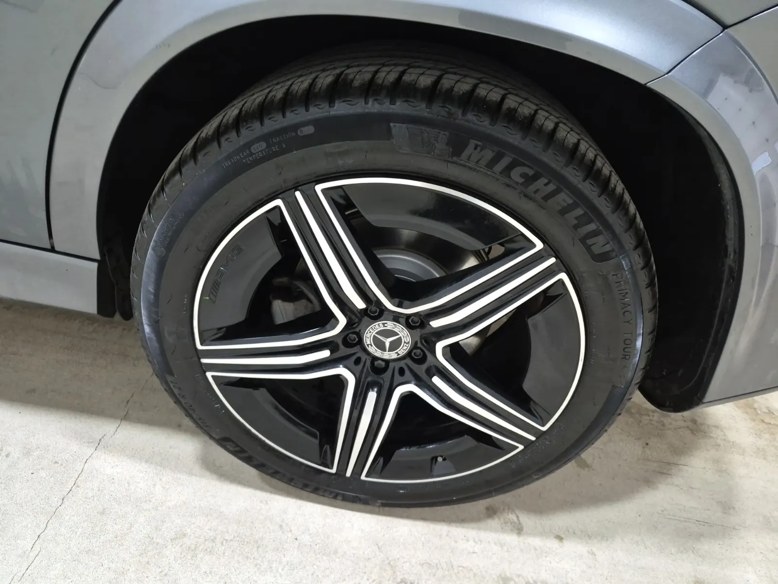 Left Rear Wheel/Tire Photo