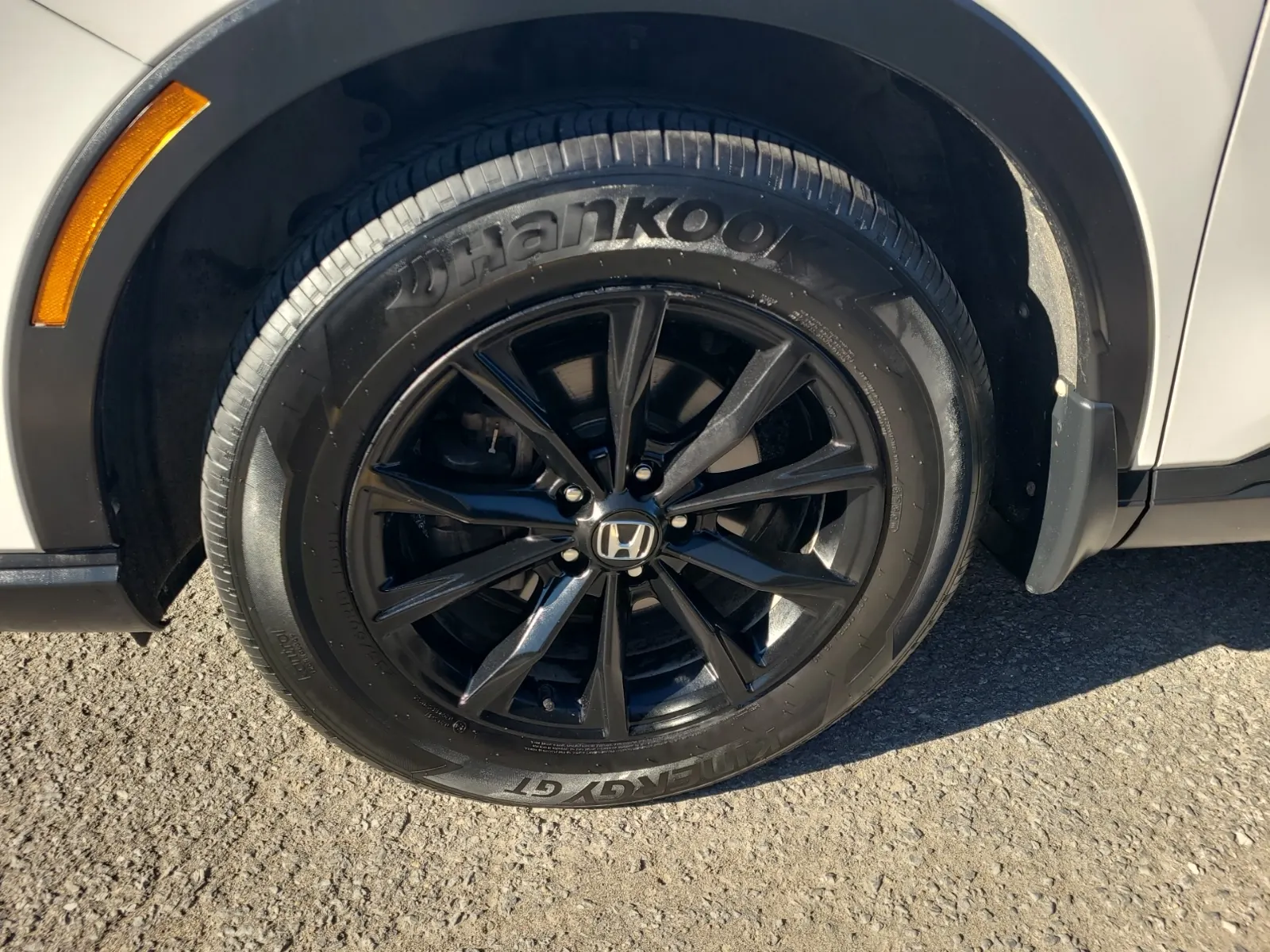 Front driver wheel/tire photo