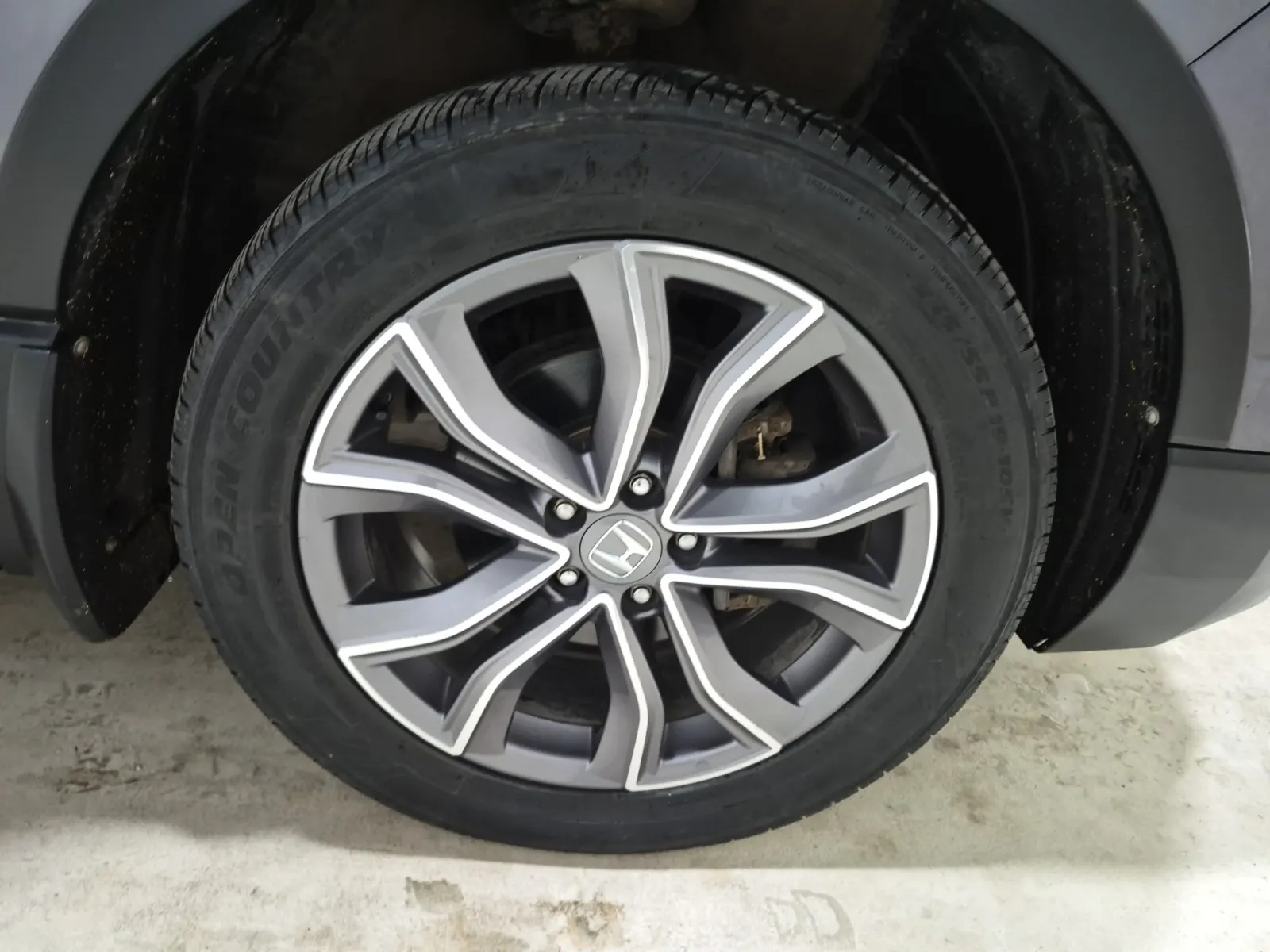 Right Front Wheel/Tire Photo