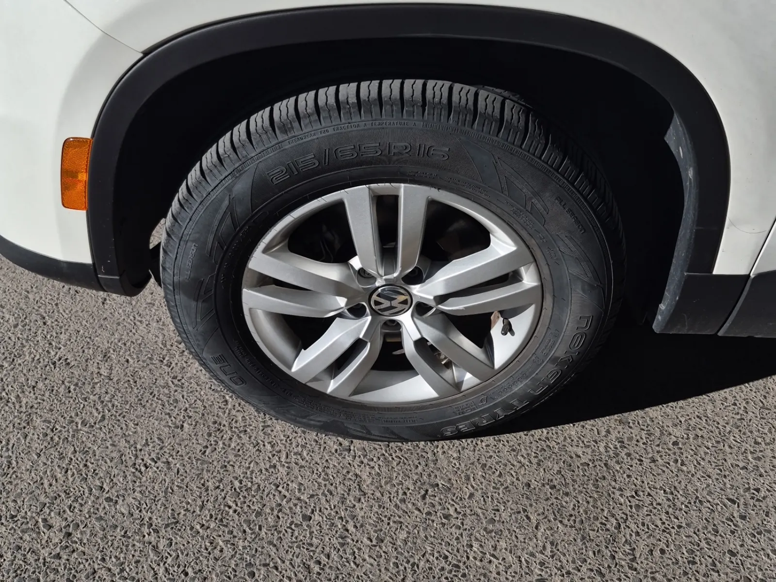 Front driver wheel/tire photo