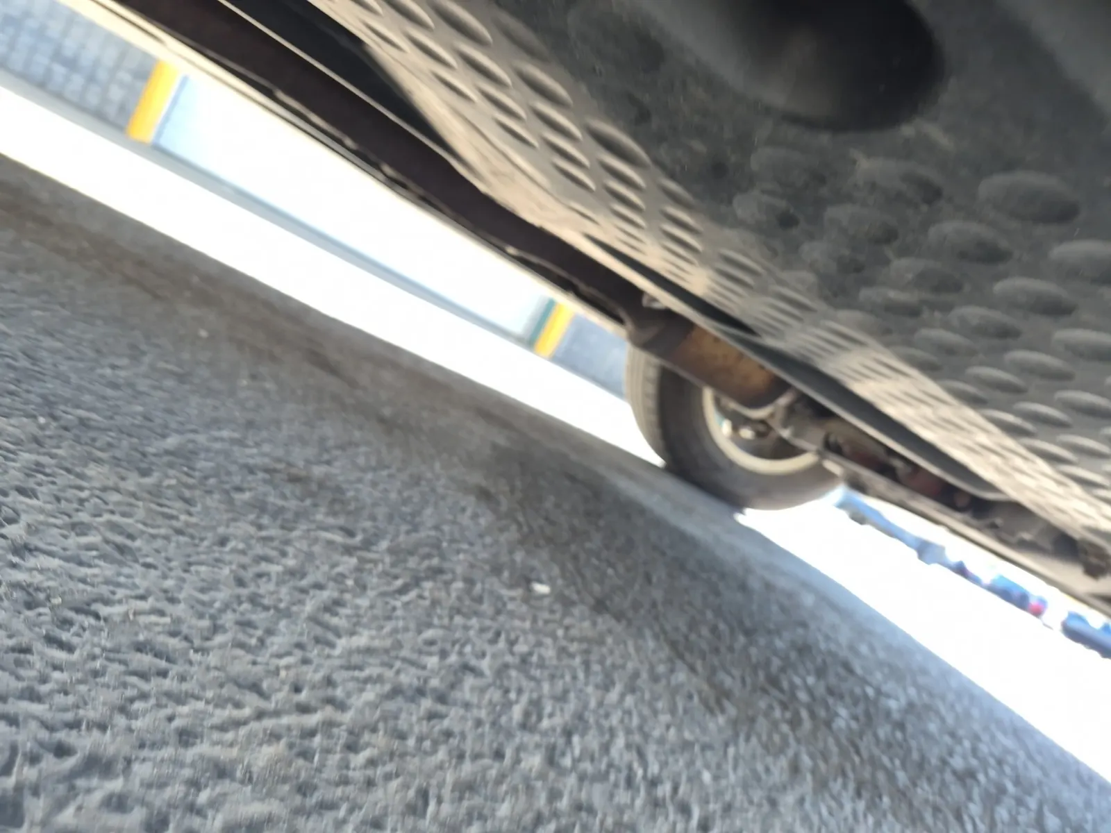 Undercarriage - Passenger Photo