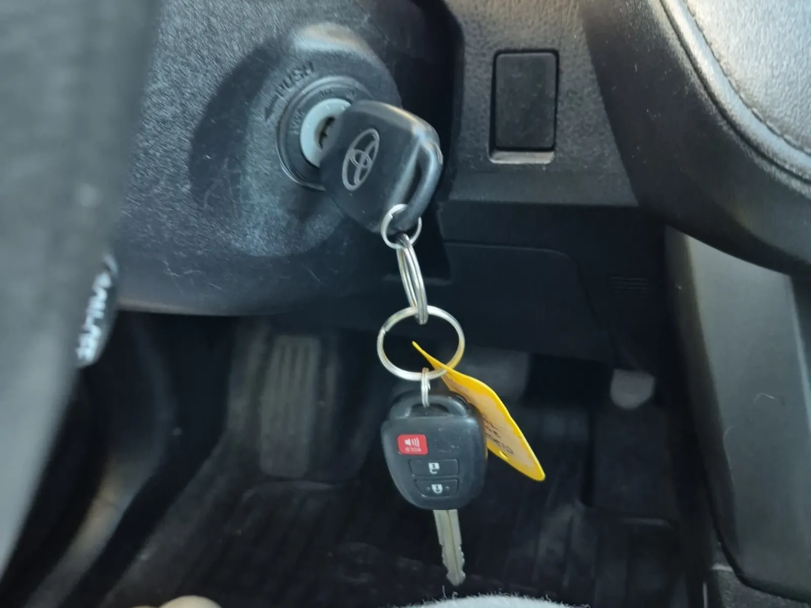 Keys/Fobs/Manual Photo