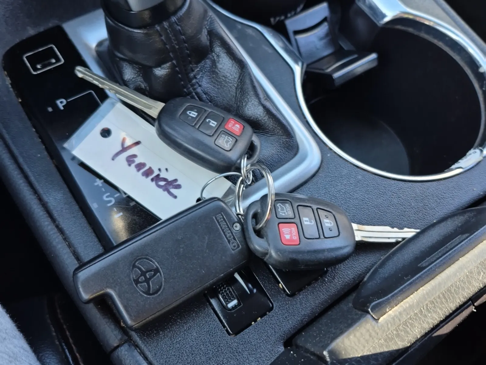 Keys/Fobs/Manual Photo