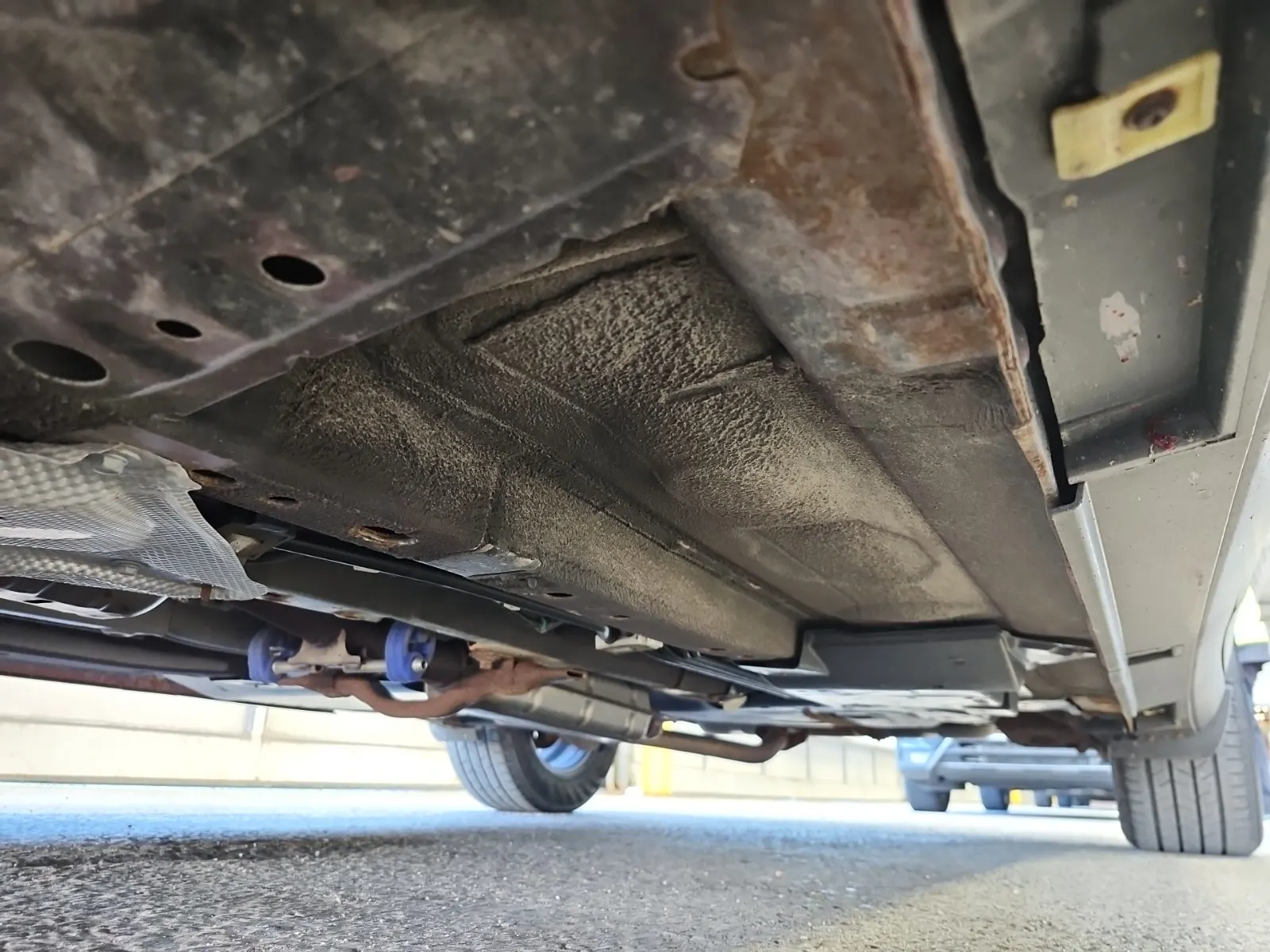 Undercarriage - Driver Photo