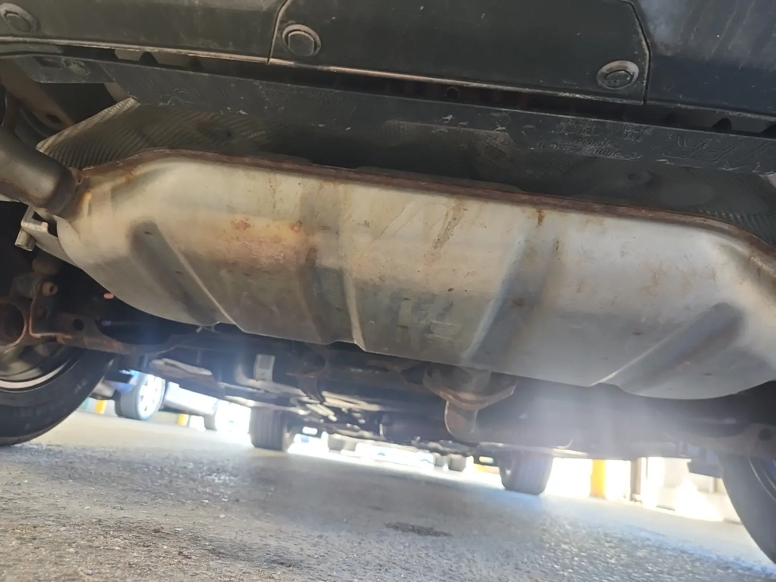 Undercarriage - Rear Photo