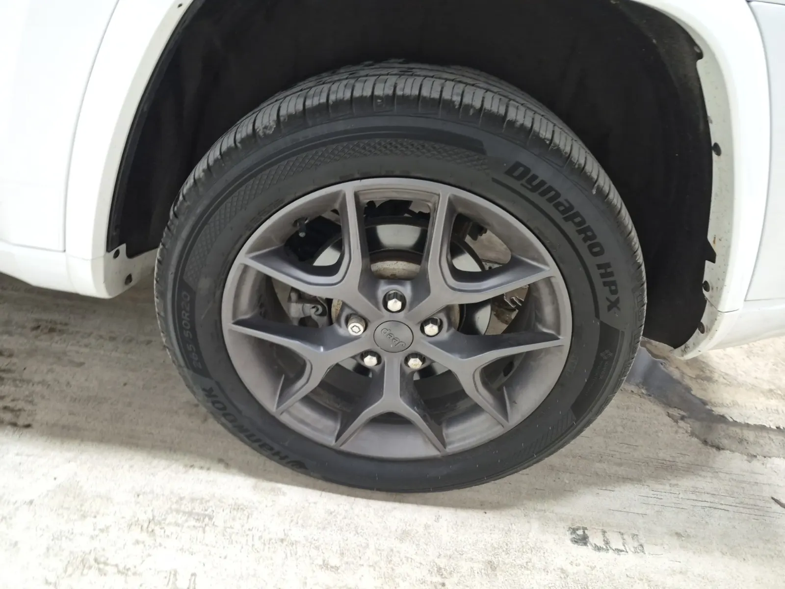 Left Rear Wheel/Tire Photo