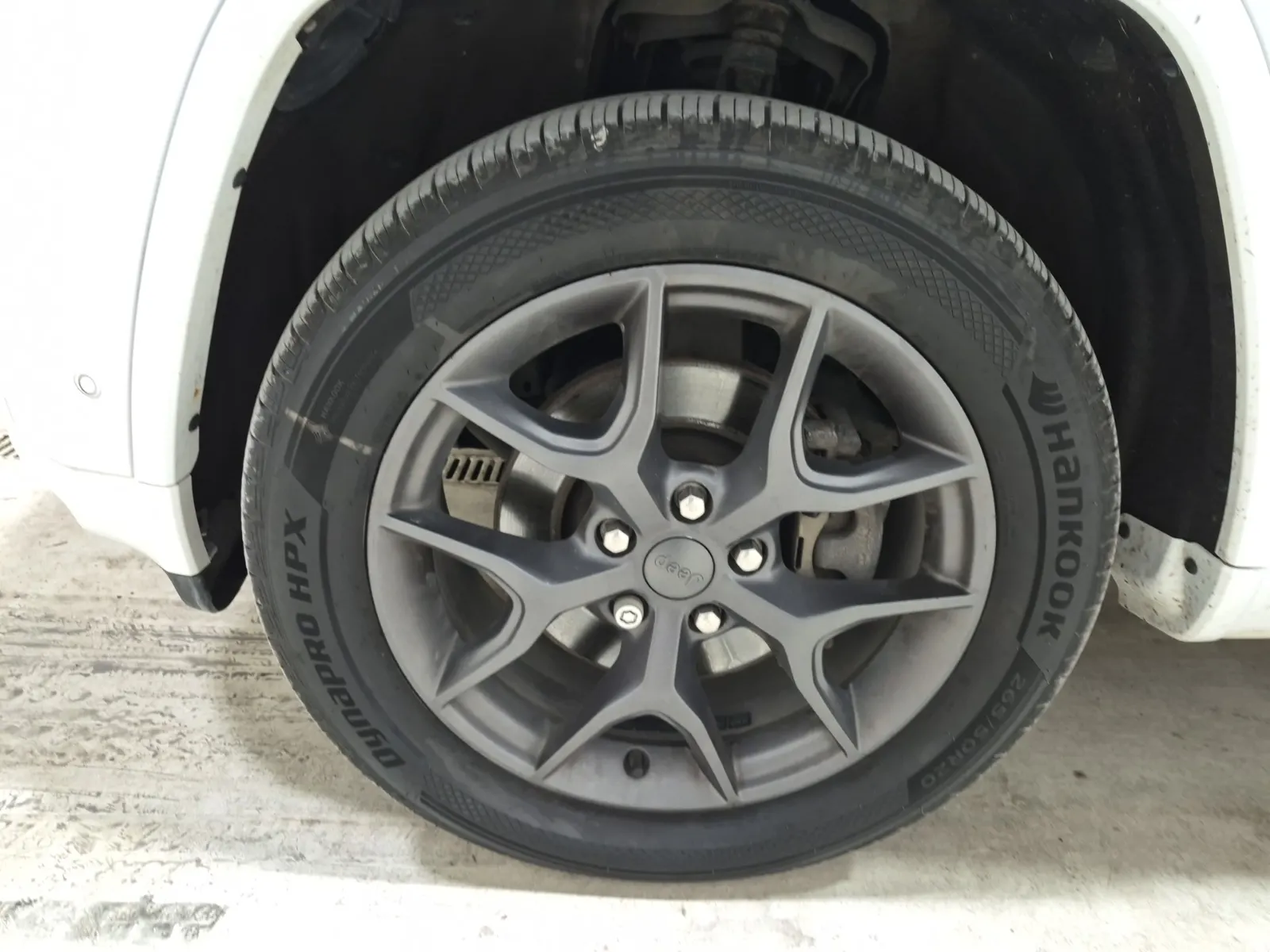 Front driver wheel/tire photo