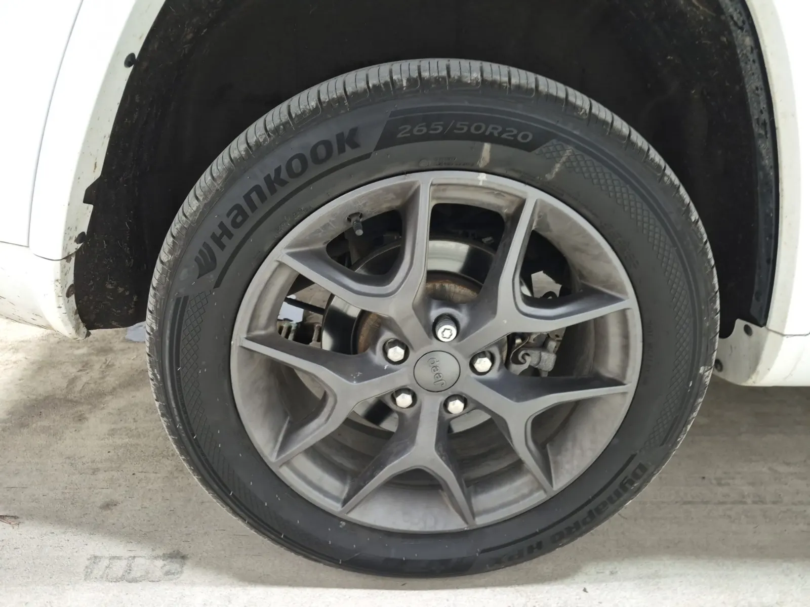 Right Rear Wheel/Tire Photo