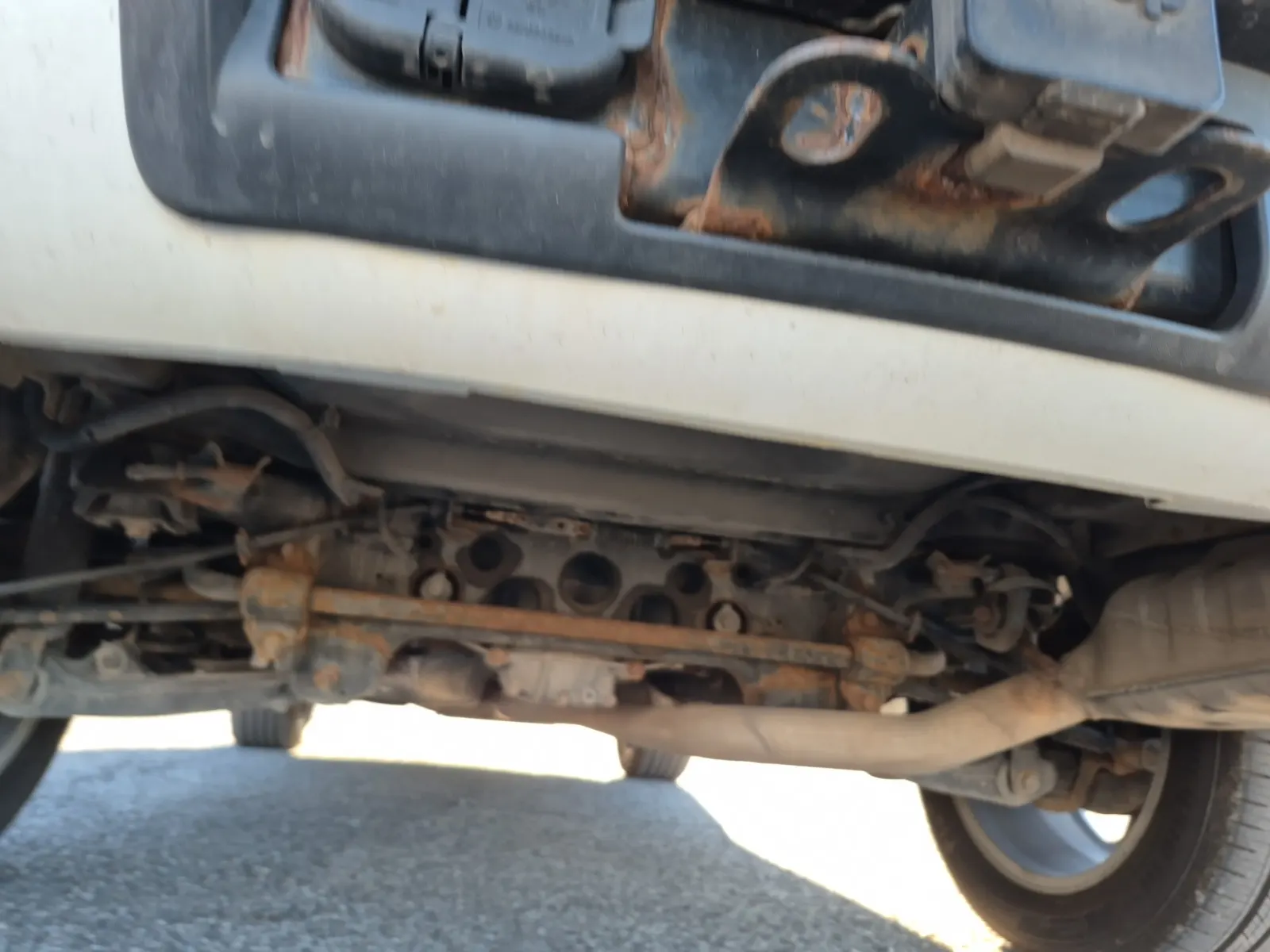 Undercarriage - Rear Photo