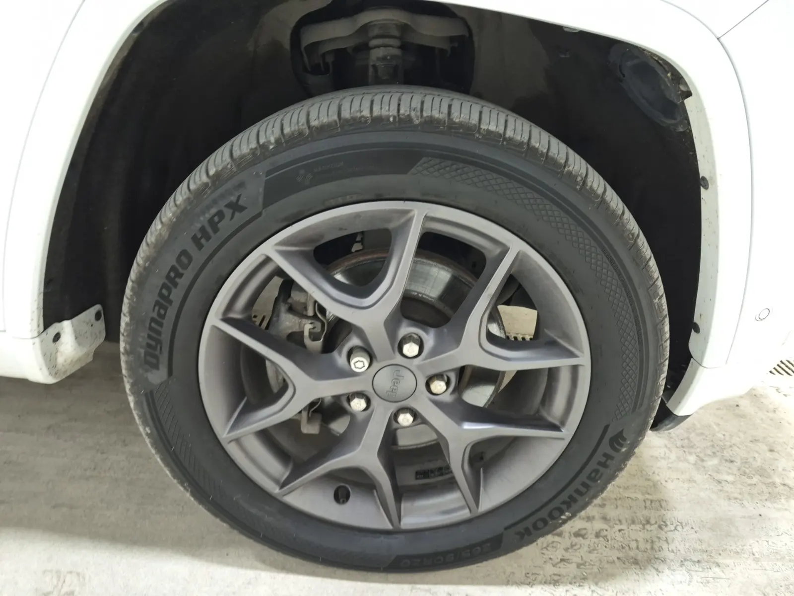 Right Front Wheel/Tire Photo