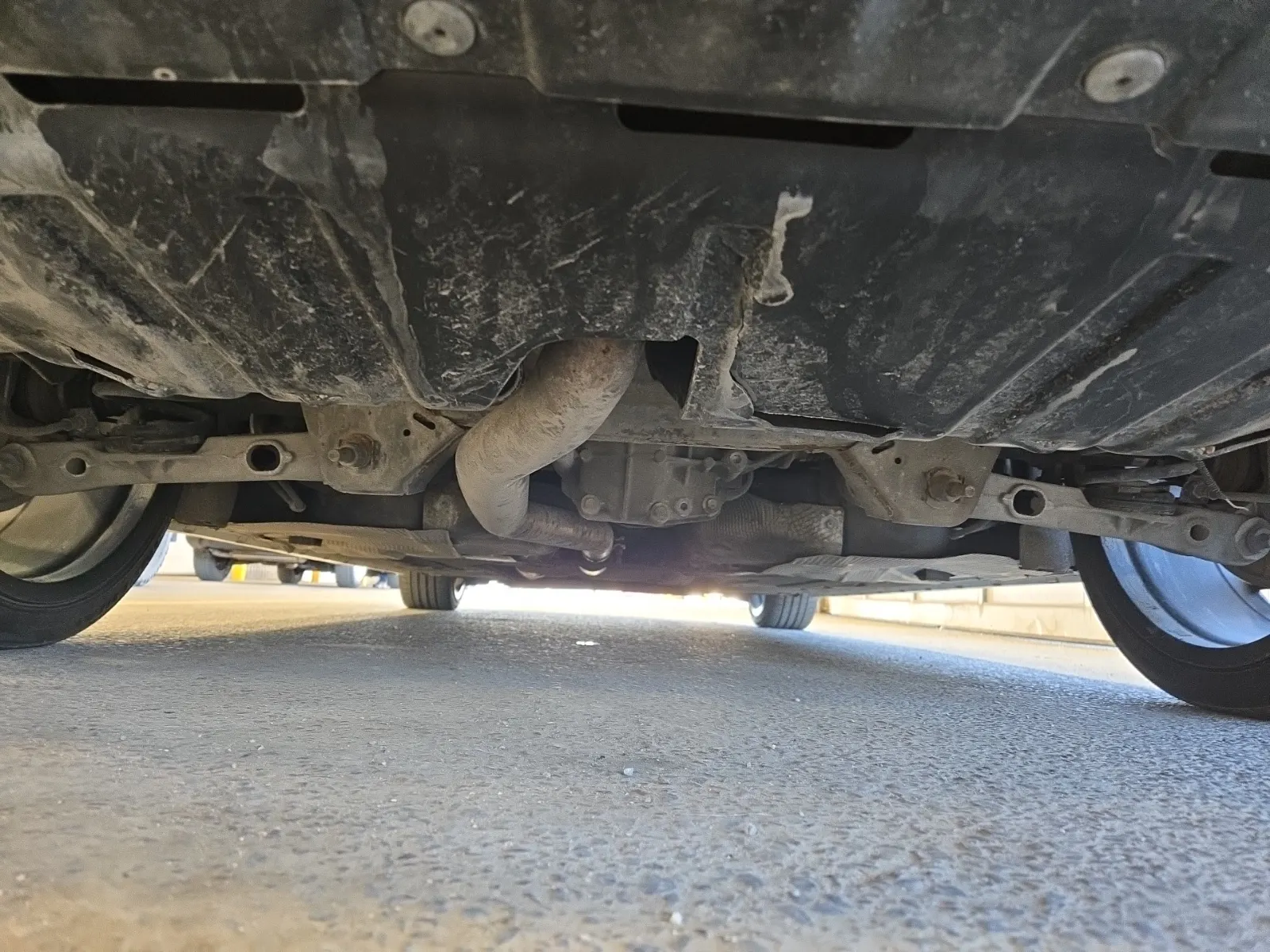 Undercarriage - Rear Photo