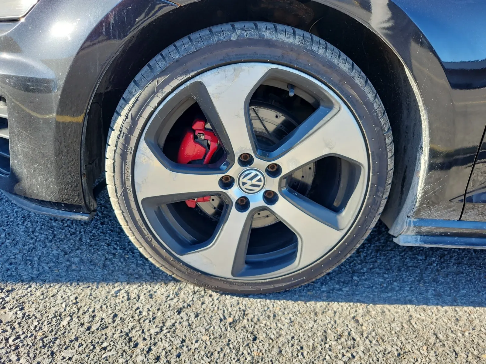 Front driver wheel/tire photo