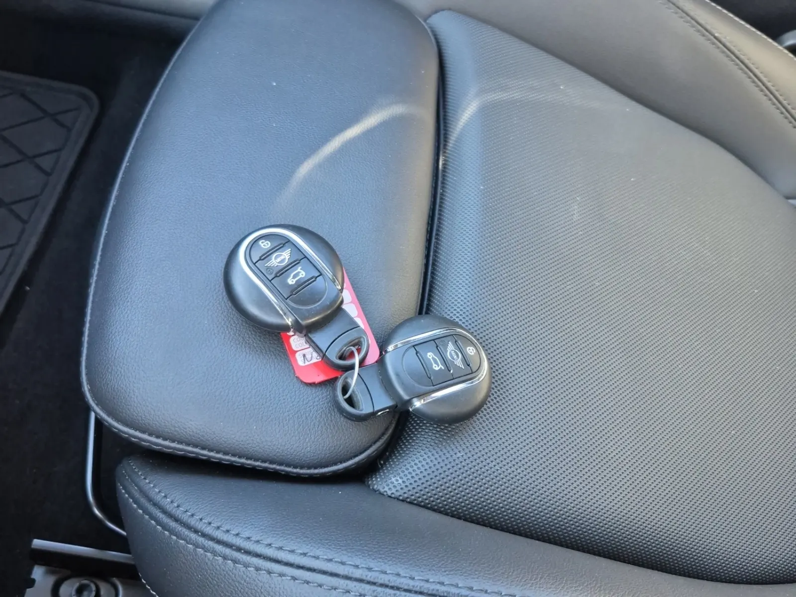 Keys/Fobs/Manual Photo