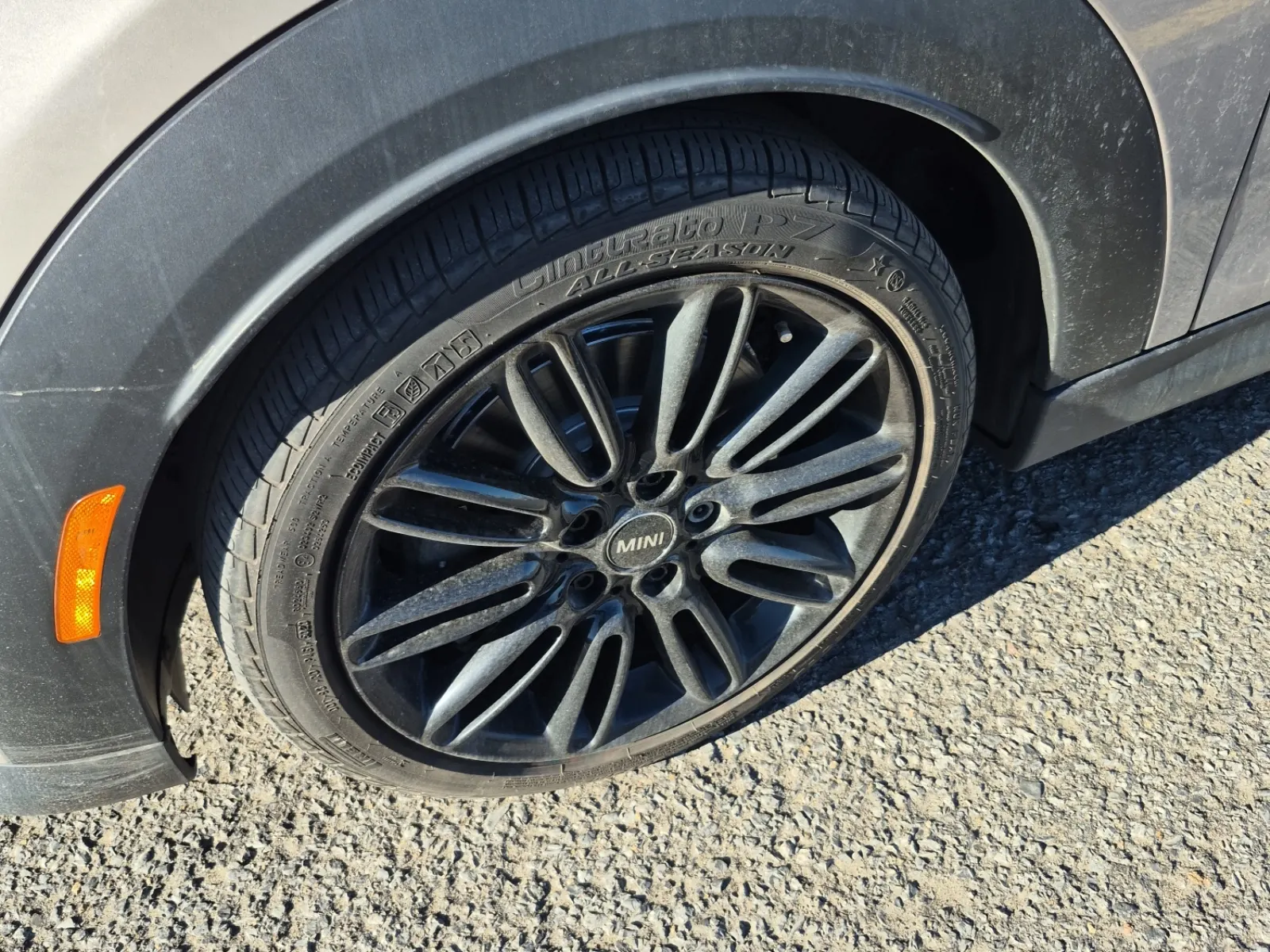 Front driver wheel/tire photo