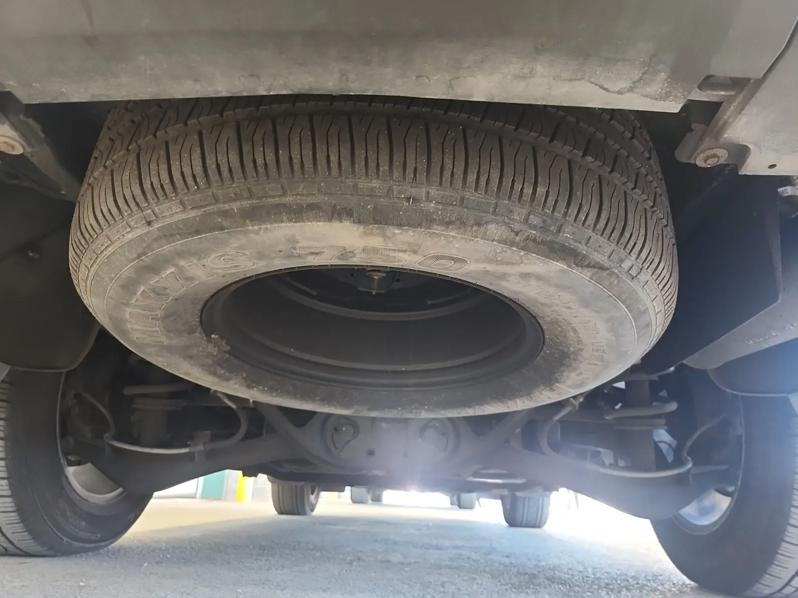 Undercarriage - Rear Photo