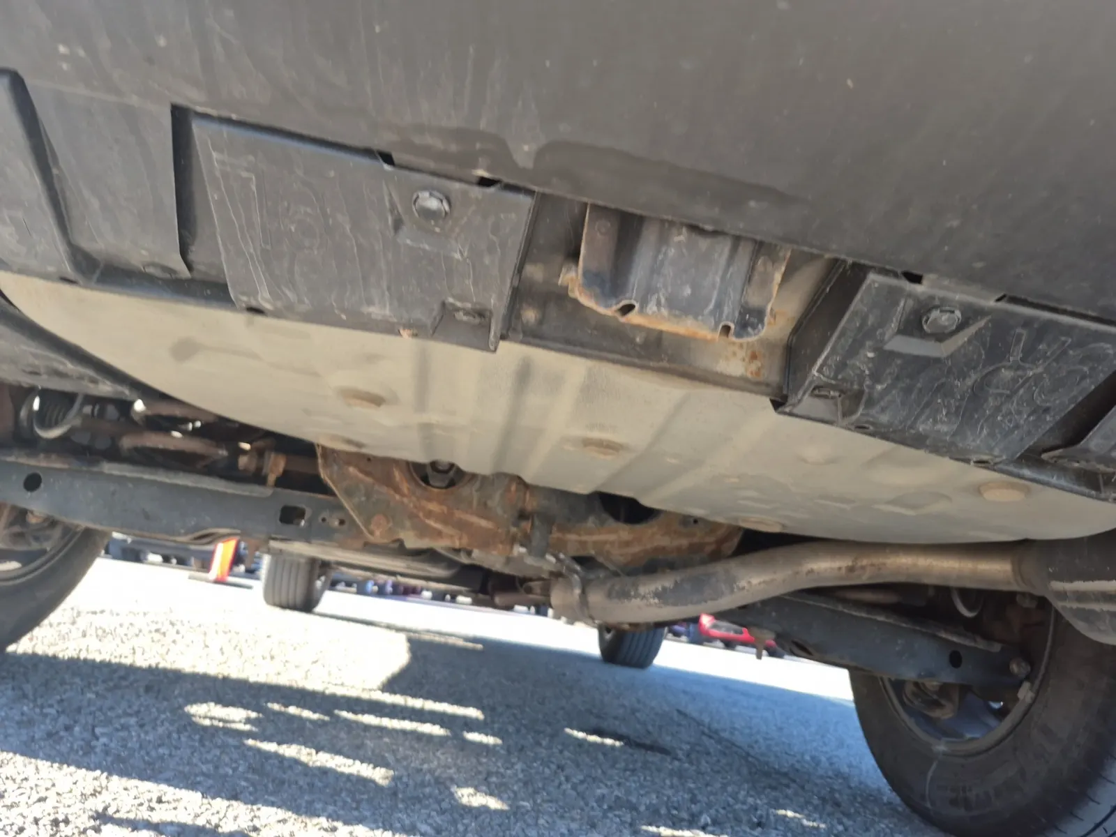Undercarriage - Rear Photo