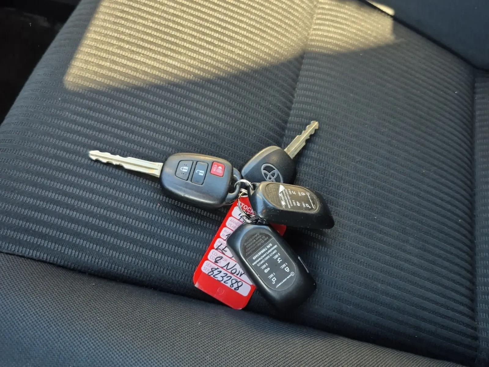 Keys/Fobs/Manual Photo