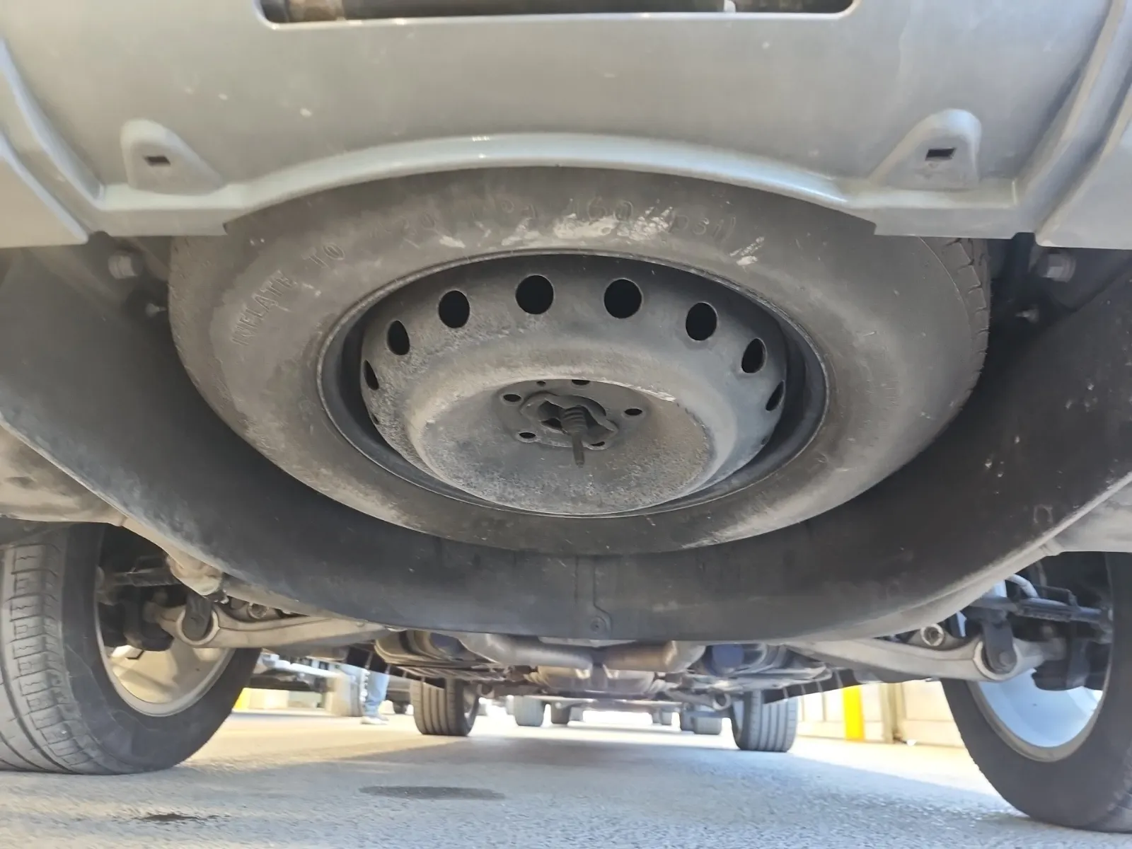 Undercarriage - Rear Photo