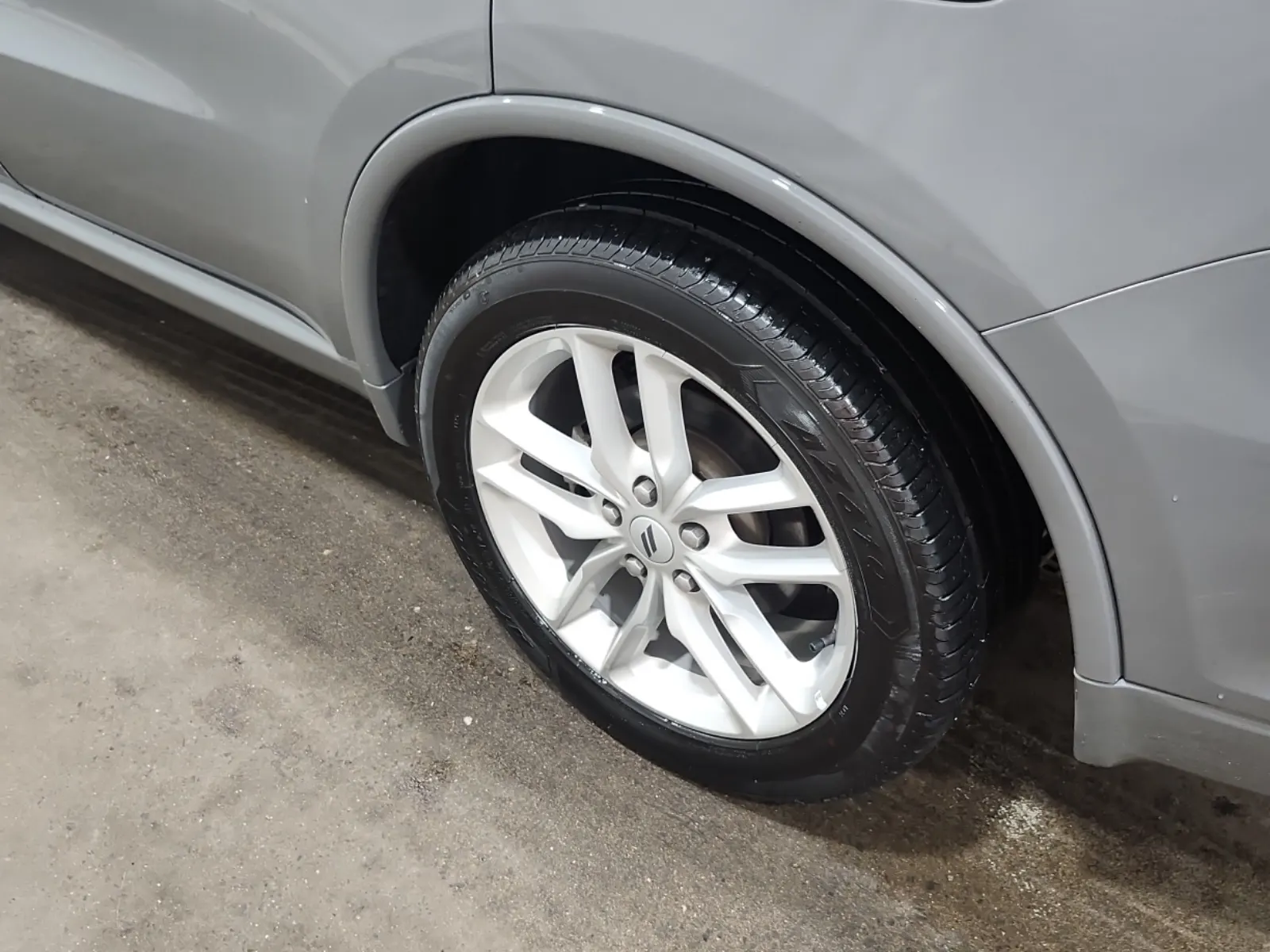 Left Rear Wheel/Tire Photo