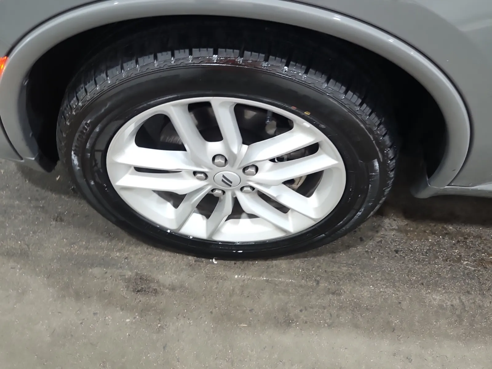 Front driver wheel/tire photo