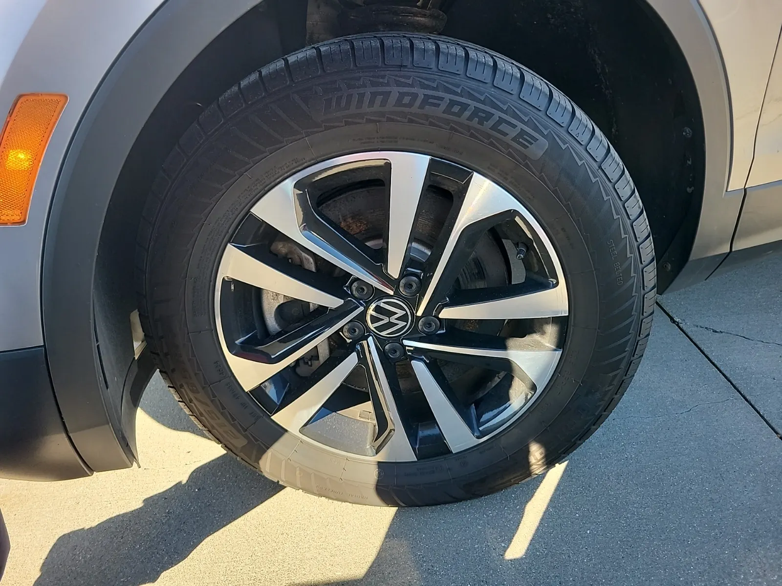 Front driver wheel/tire photo