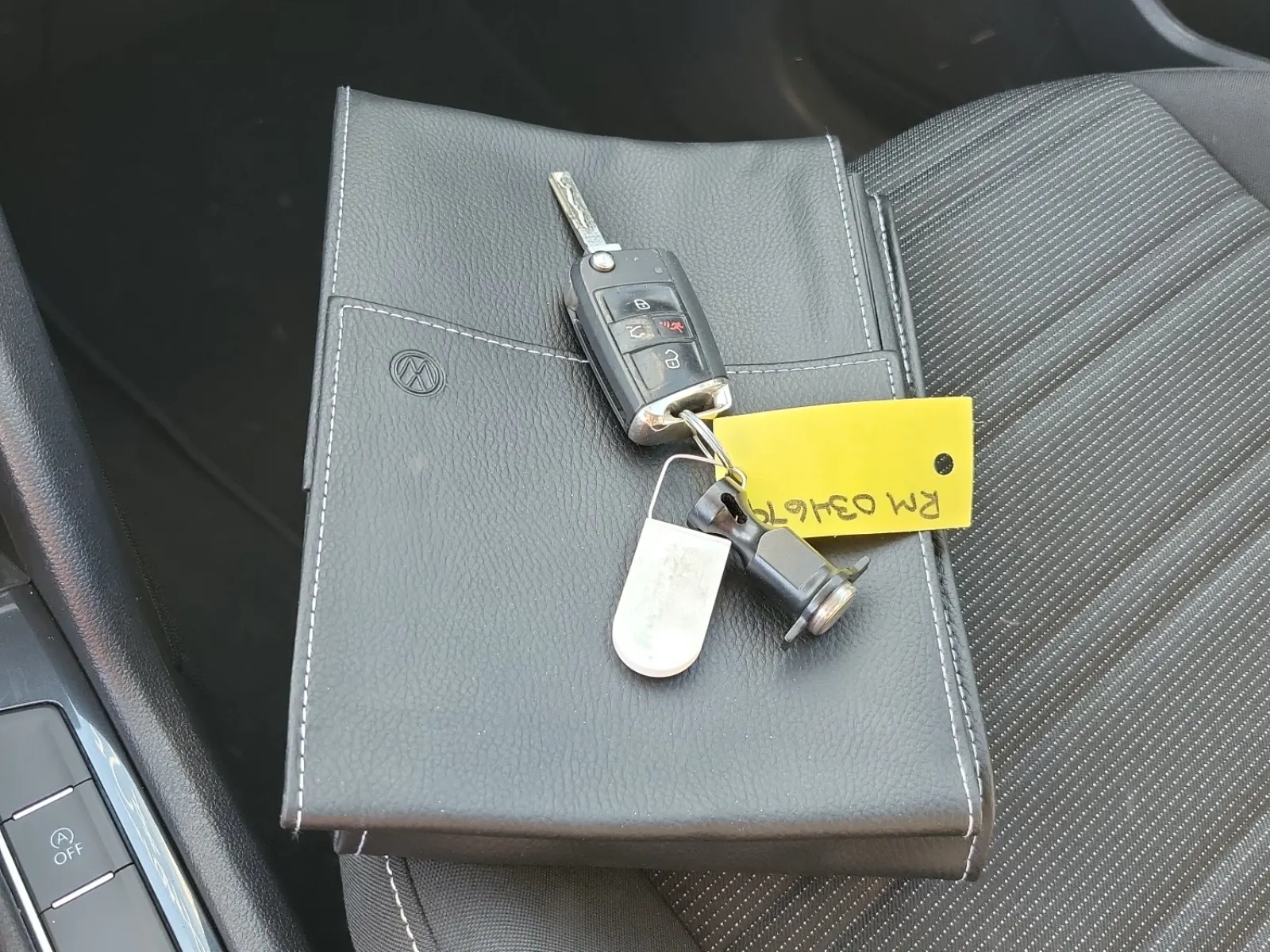 Keys/Fobs/Manual Photo