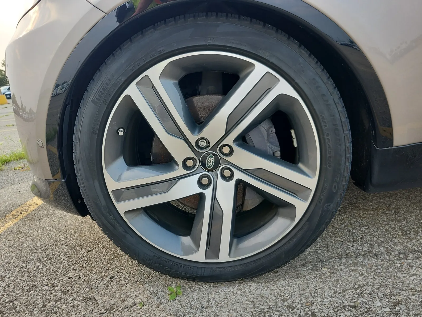 Front driver wheel/tire photo