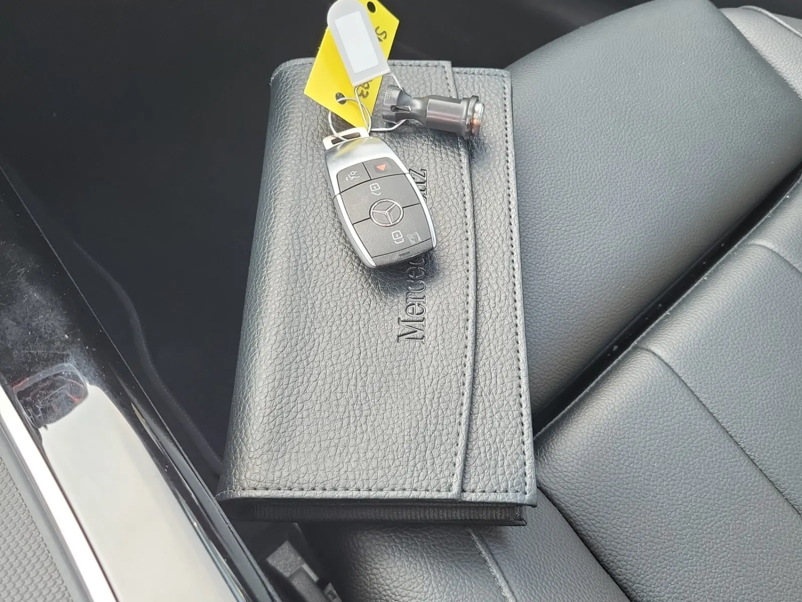 Keys/Fobs/Manual Photo