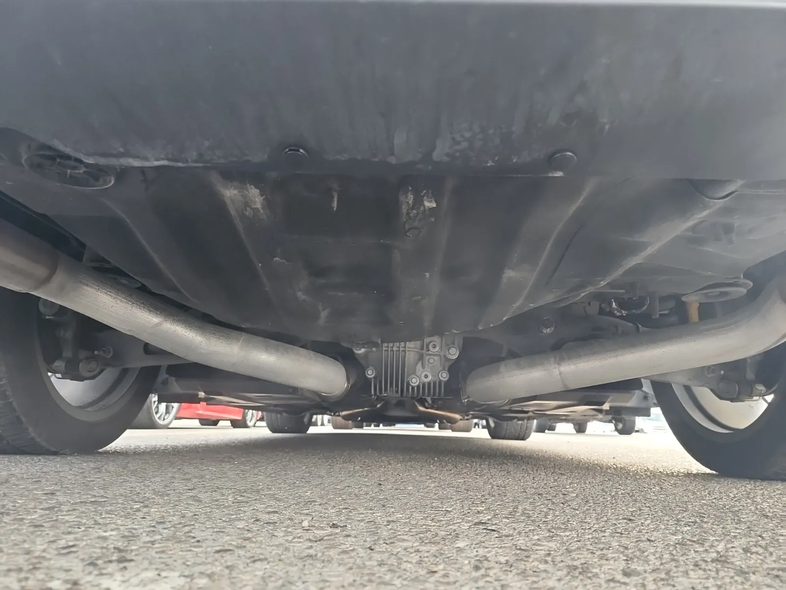 Undercarriage - Rear Photo