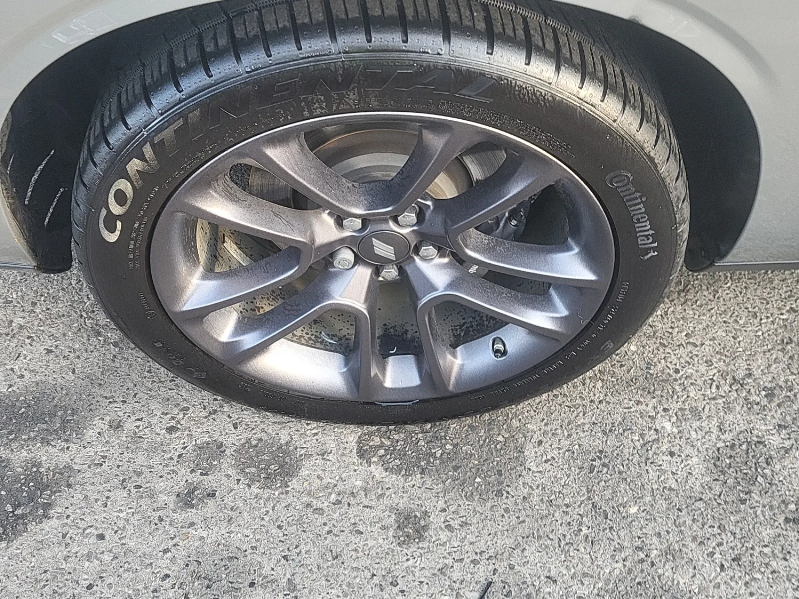 Right Rear Wheel/Tire Photo