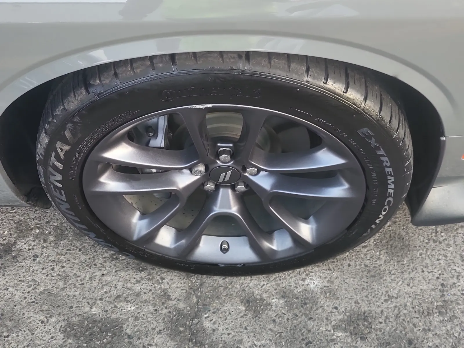 Right Front Wheel/Tire Photo
