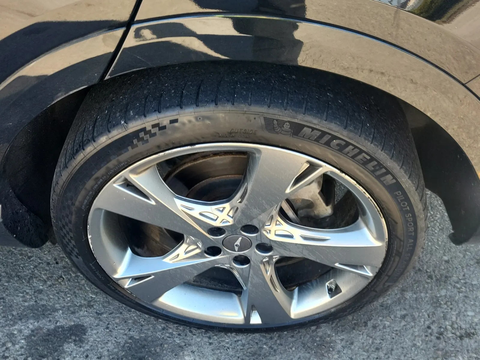 Left Rear Wheel/Tire Photo