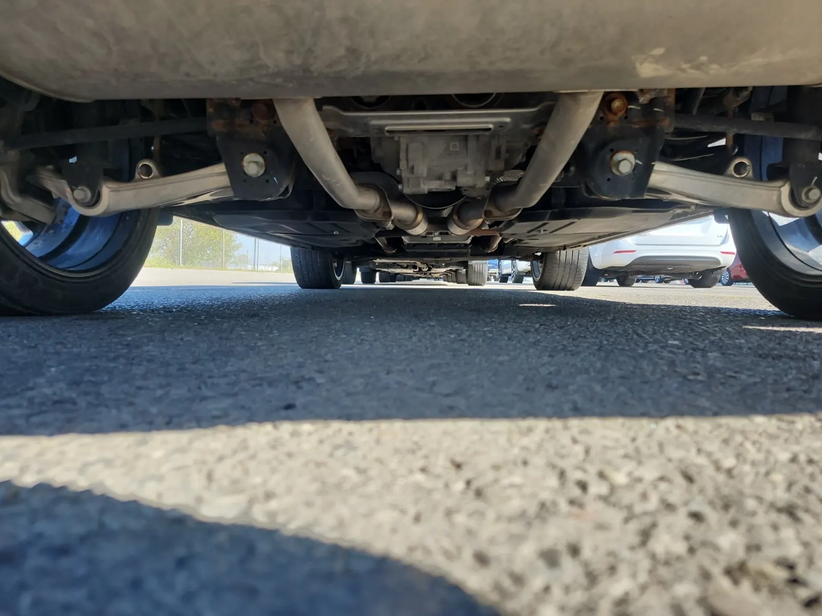 Undercarriage - Rear Photo