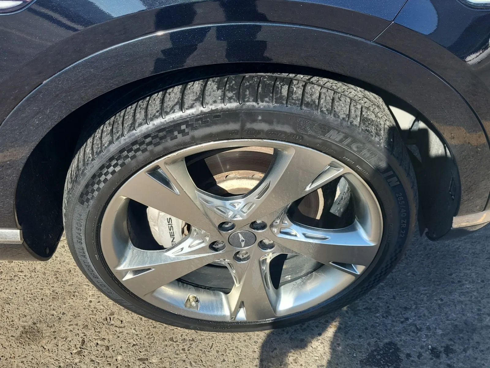 Right Front Wheel/Tire Photo