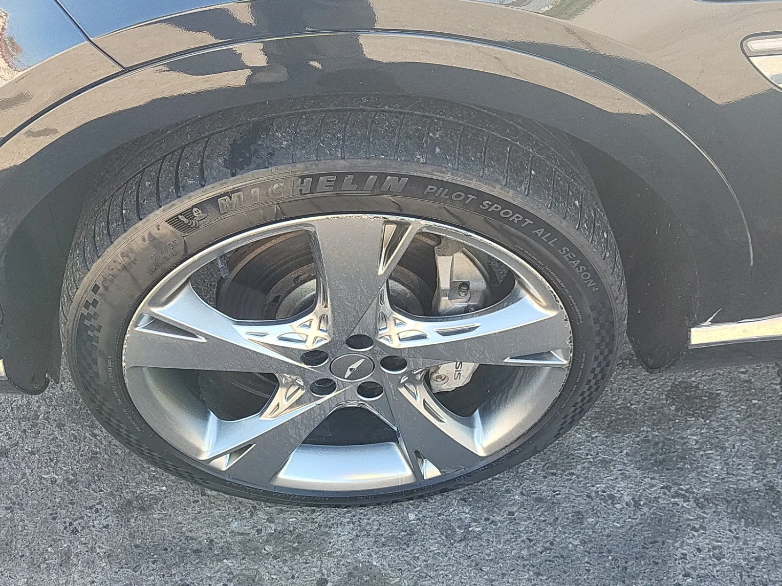 Front driver wheel/tire photo
